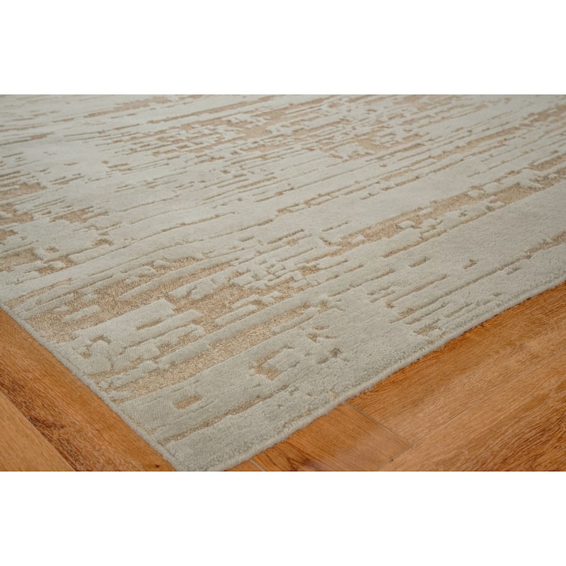 EXQUISITE RUGS Platinum Hand-knotted Wool/Nettle Silver/Beige Area Rug.