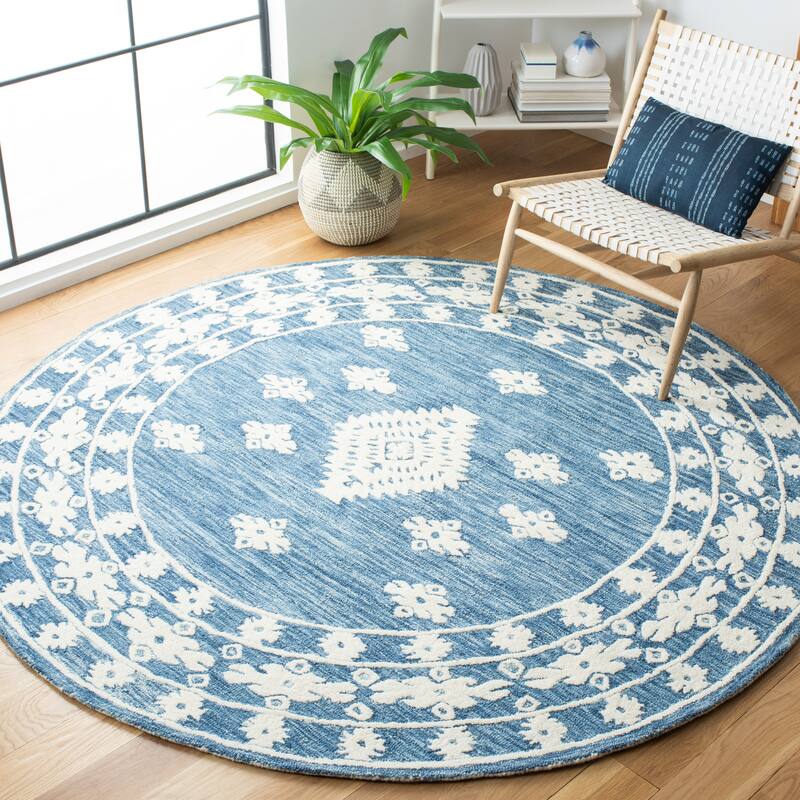 SAFAVIEH Handmade Aspen Nusreta Rustic Boho Wool Rug - 7' Round - Blue/Ivory