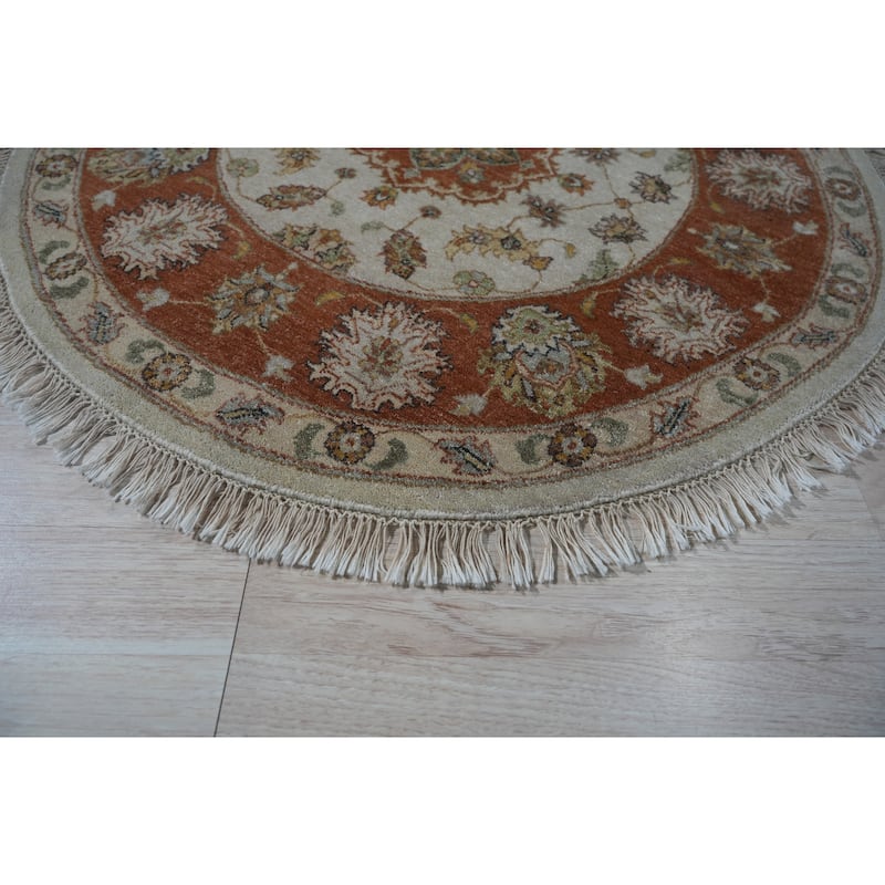 Ivory Classic Traditional Classic Area Rug - 4' x 4'