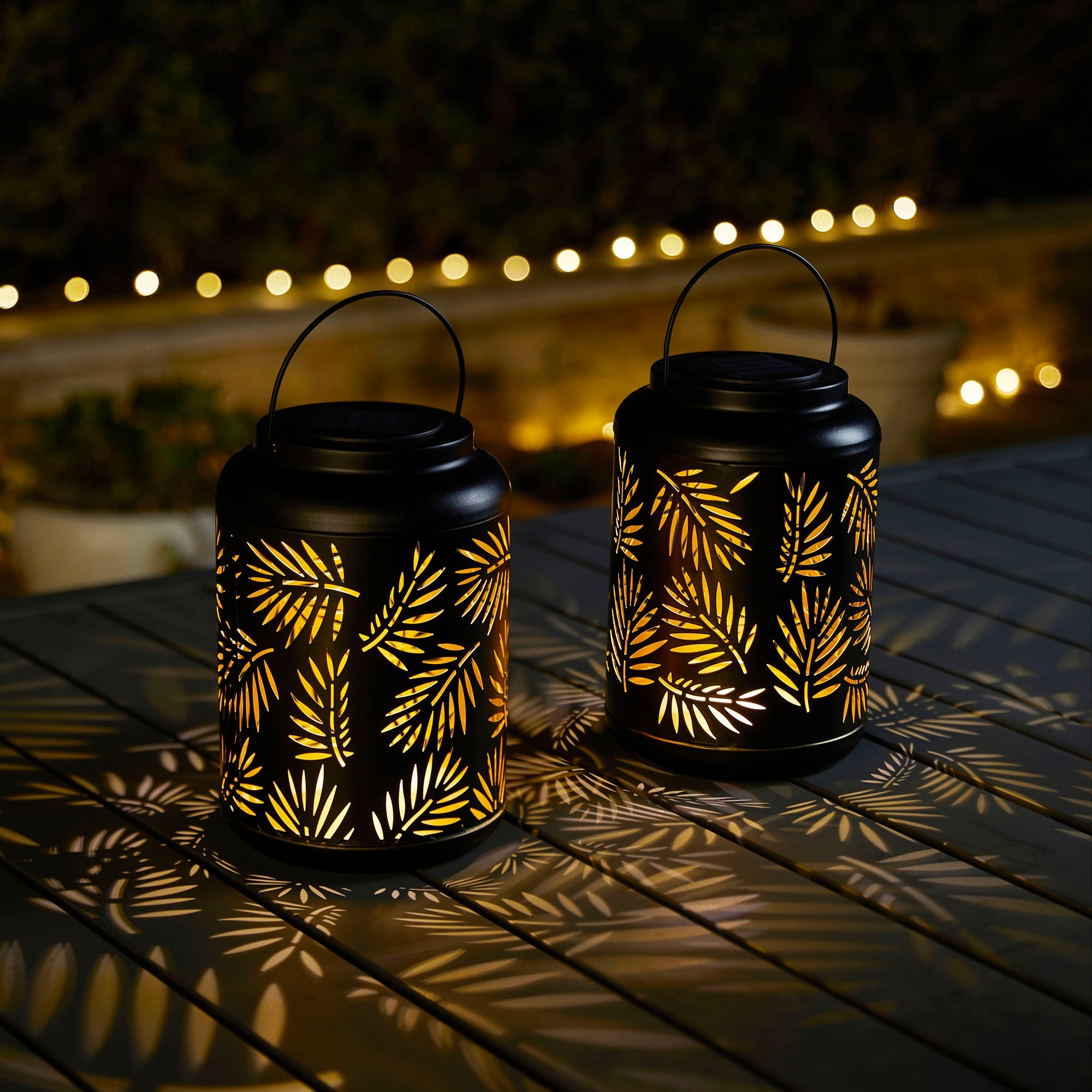 Garden hanging lanterns solar top
