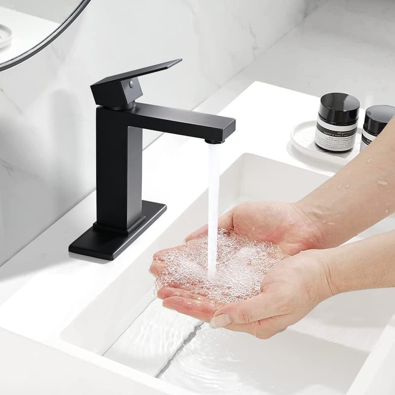 Vanityfair Single Hole Single Handle Bathroom Faucet with Drain Assembly