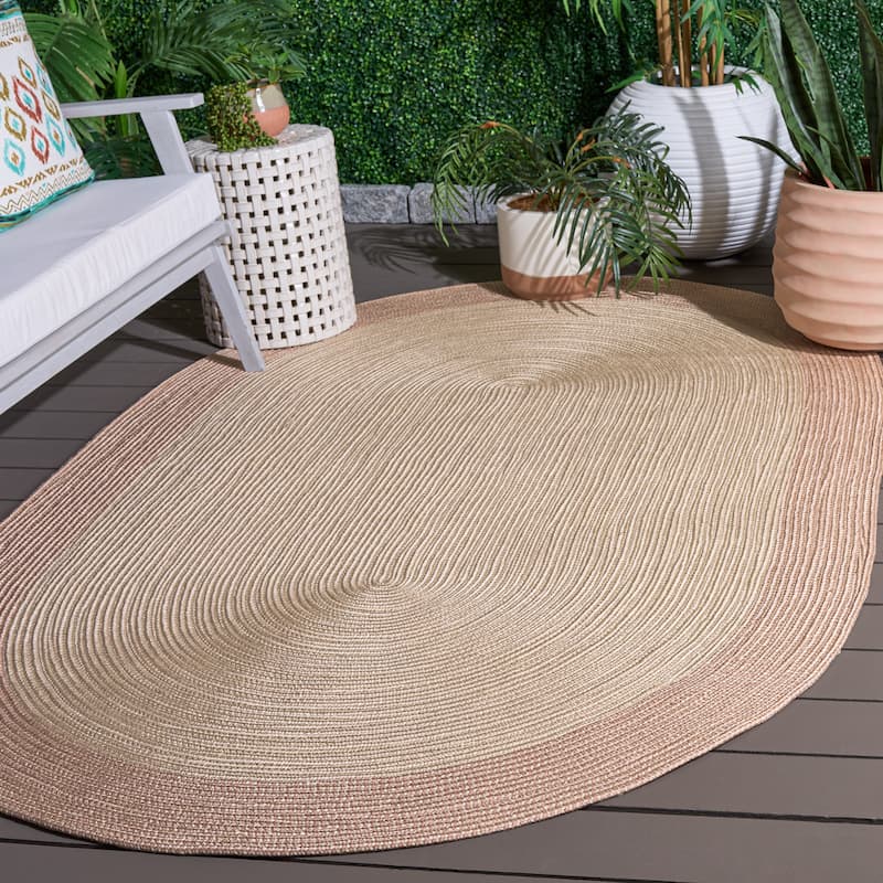 SAFAVIEH Handmade Braided Blodwen Washable Indoor/Outdoor Rug - Weather Resistant & Easy Cleaning