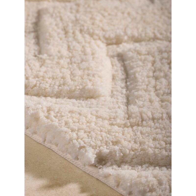 Vantaa Ivory Bath Mat