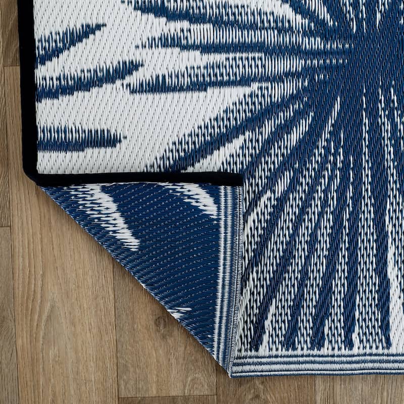 World Rug Gallery Floral Tropical Reversible Recycled Plastic Outdoor Rugs
