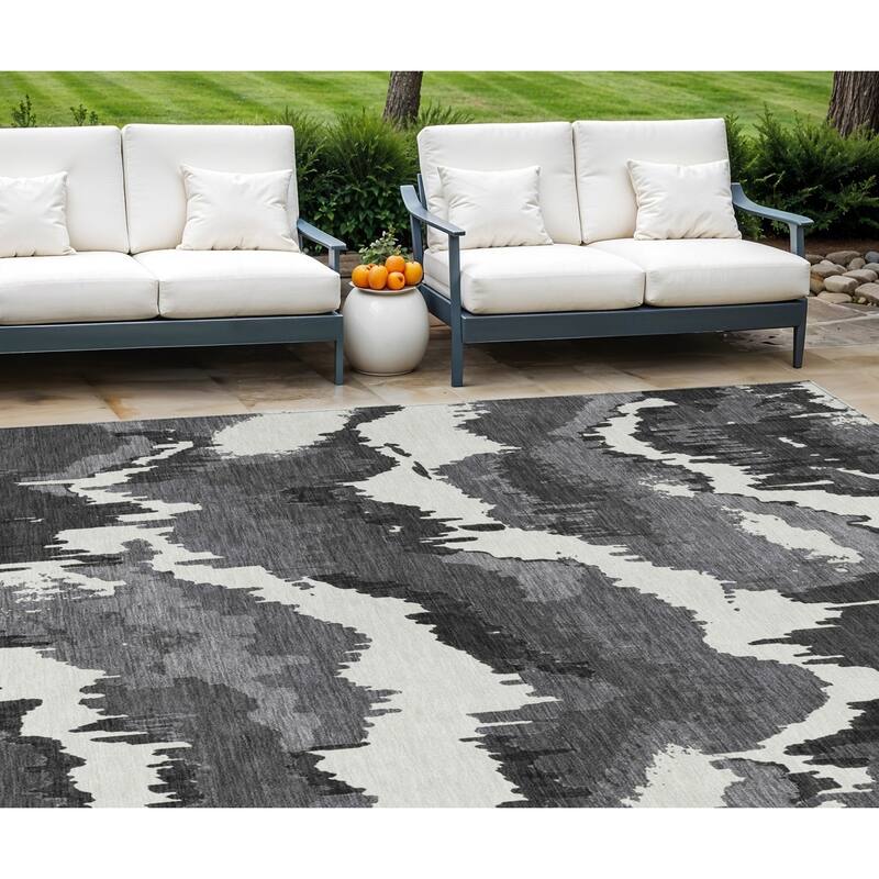 HomeRoots Abstract Transitional Rectangle Outdoor Rug - 10' X 14'