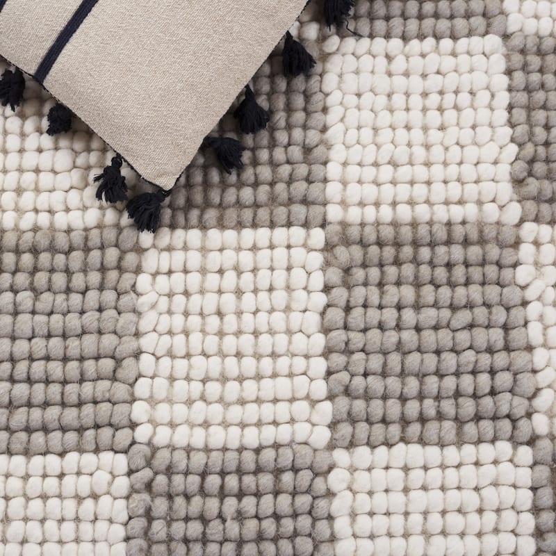 SAFAVIEH Handmade Natura Feodora Farmhouse Wool Rug