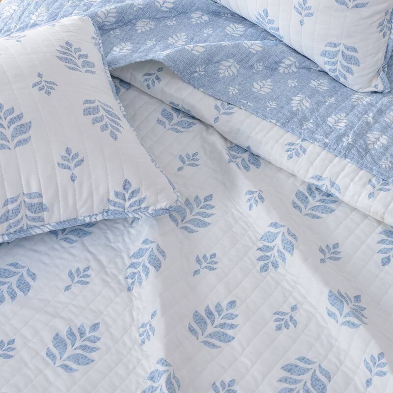 Luxurious Intricate French Floral Design Microfiber Quilt Set With Shams