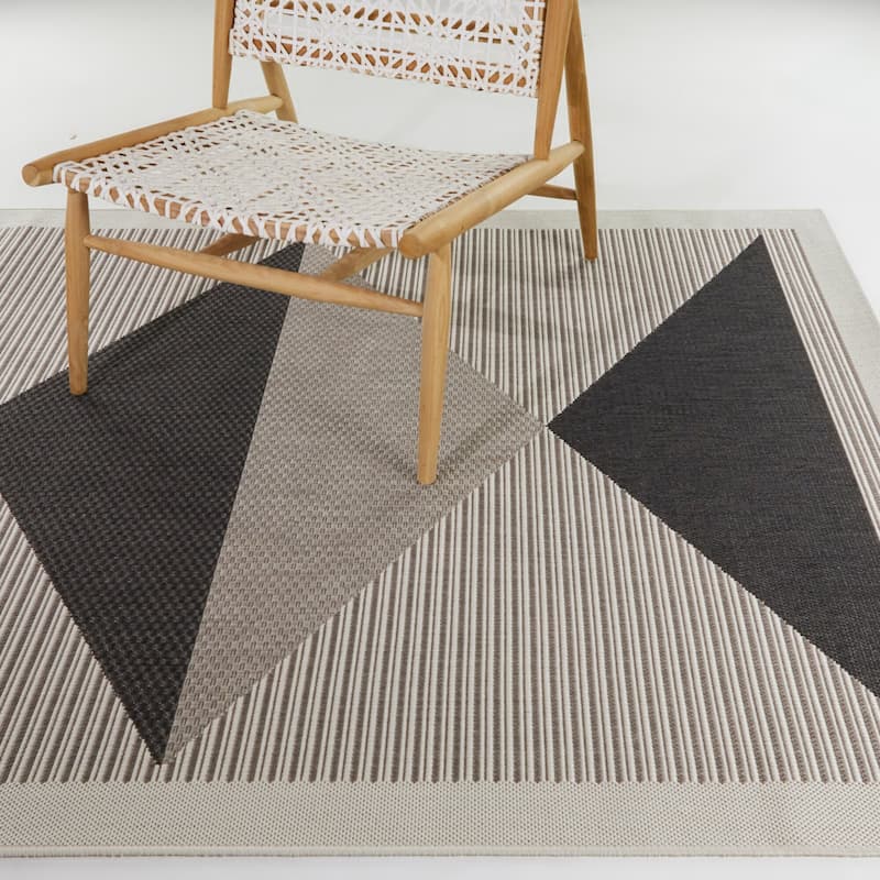 Helidon Modern Geometric Indoor/Outdoor Area Rug - 7'10" x 10' - Charcoal