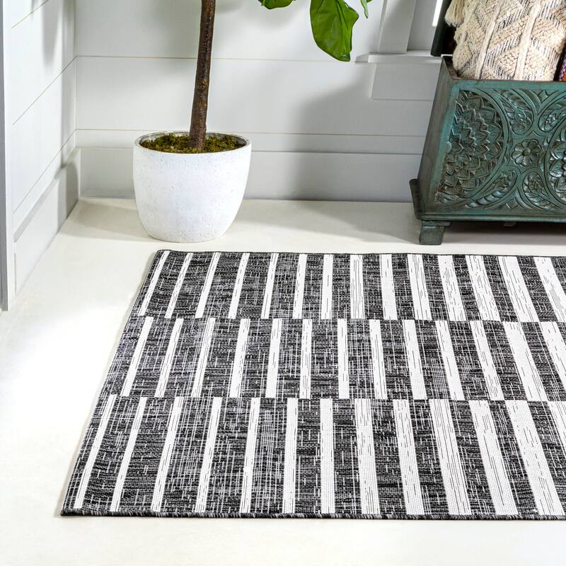 JONATHAN Y Grid Modern Offset Stripe Indoor/Outdoor Area Rug