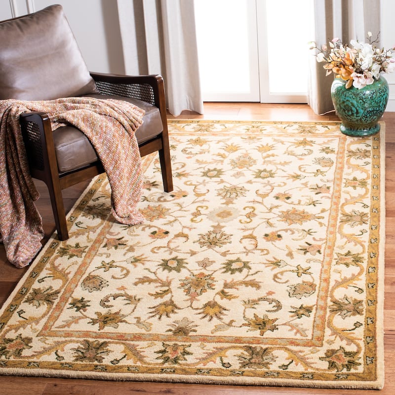 SAFAVIEH Handmade Antiquity Manerva Traditional Oriental Wool Rug - 4' x 6' - Gold