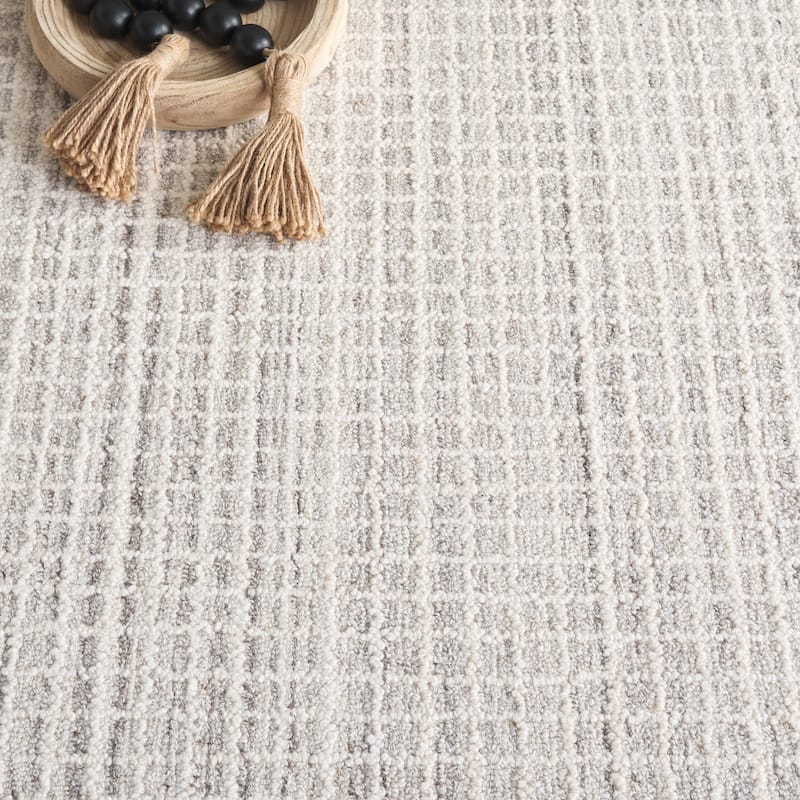 SAFAVIEH Handmade Abstract Youssra Wool Rug