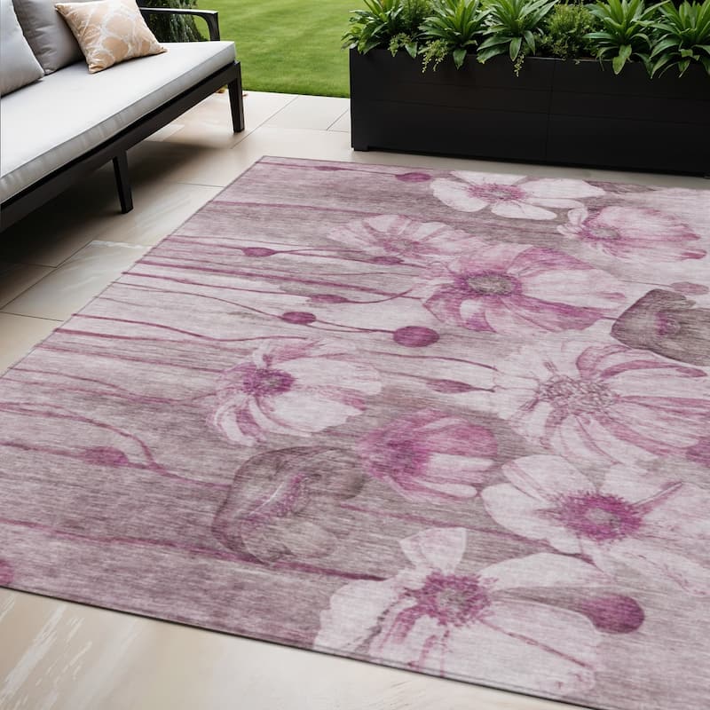 HomeRoots Floral Transitional Rectangle Outdoor Rug - 5' X 8'