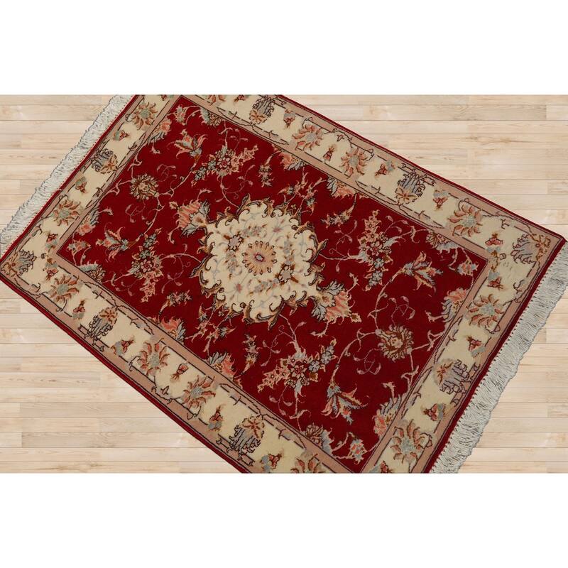 2'3''x3'3'' Hand Knotted Wool Red Traditional 300 KPSI Rug - 2' 3'' x 3' 3''