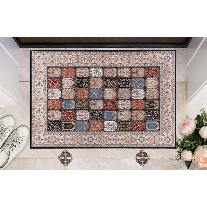 Emerald Huntley Ivory/Black Farmhouse Area Rug