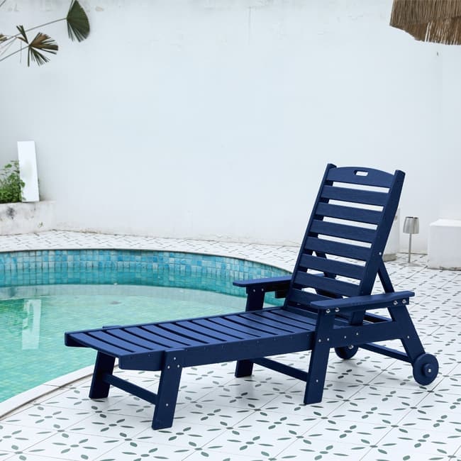 Oversized Outdoor Lounge Chair With Wood Texture‌ - Five-Position Adjustable HDPE Chaise Lounge Featuring Wheels And Cup Holder.