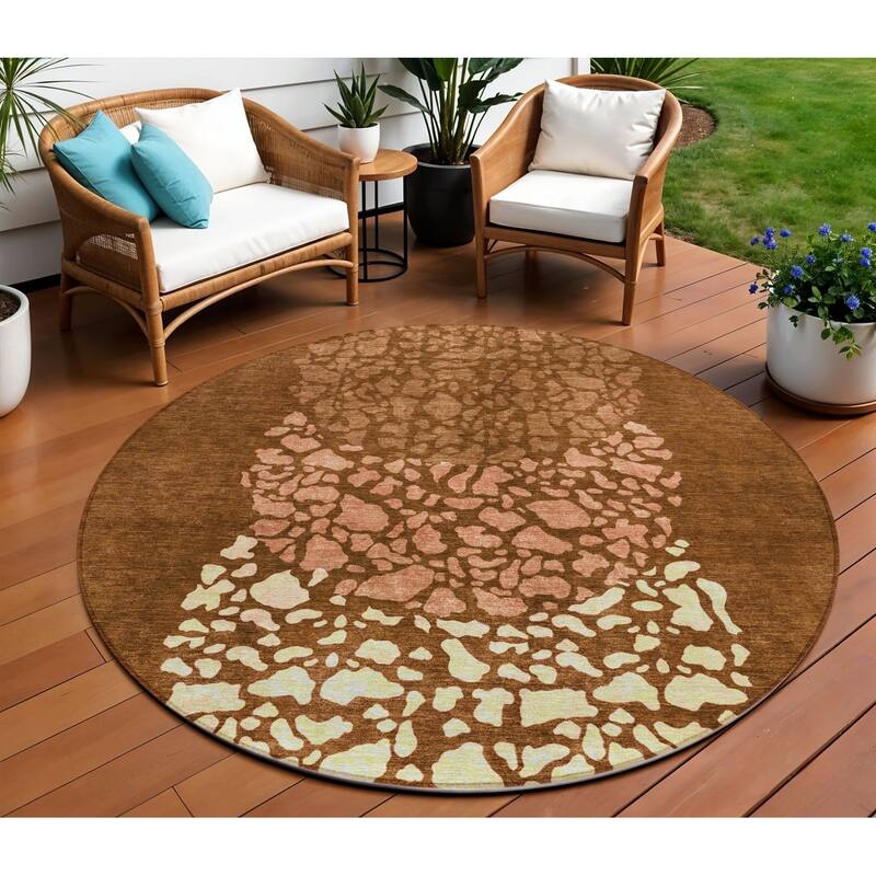 HomeRoots Abstract Transitional Rectangle Outdoor Rug - 8' Round