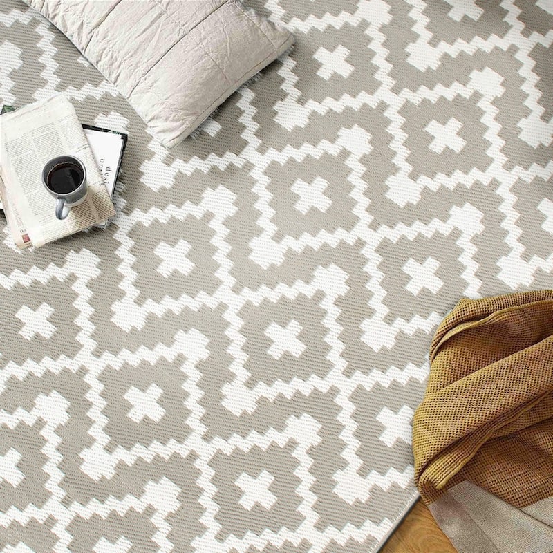 Trellis Geometric Reversible Plastic Outdoor Rugs