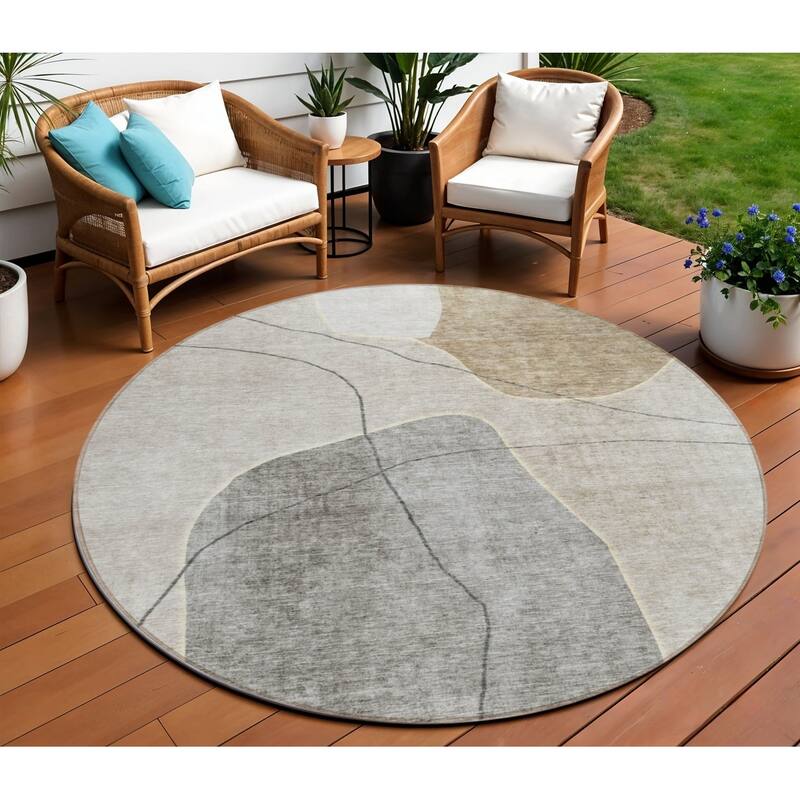 HomeRoots Abstract Transitional Rectangle Outdoor Rug - 8' Round