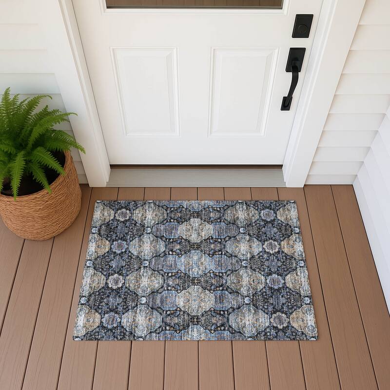 Machine Washable Indoor/ Outdoor Traditional Tracey Chantille Rug - Black - 1'8" x 2'6"