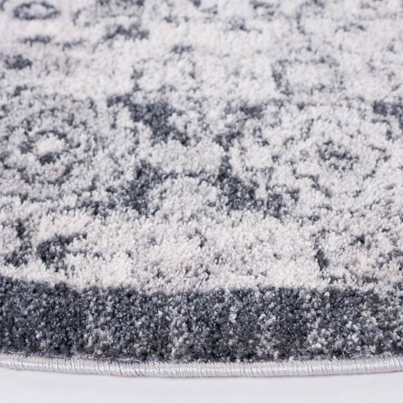 SAFAVIEH Toscana Arie Oriental Rug