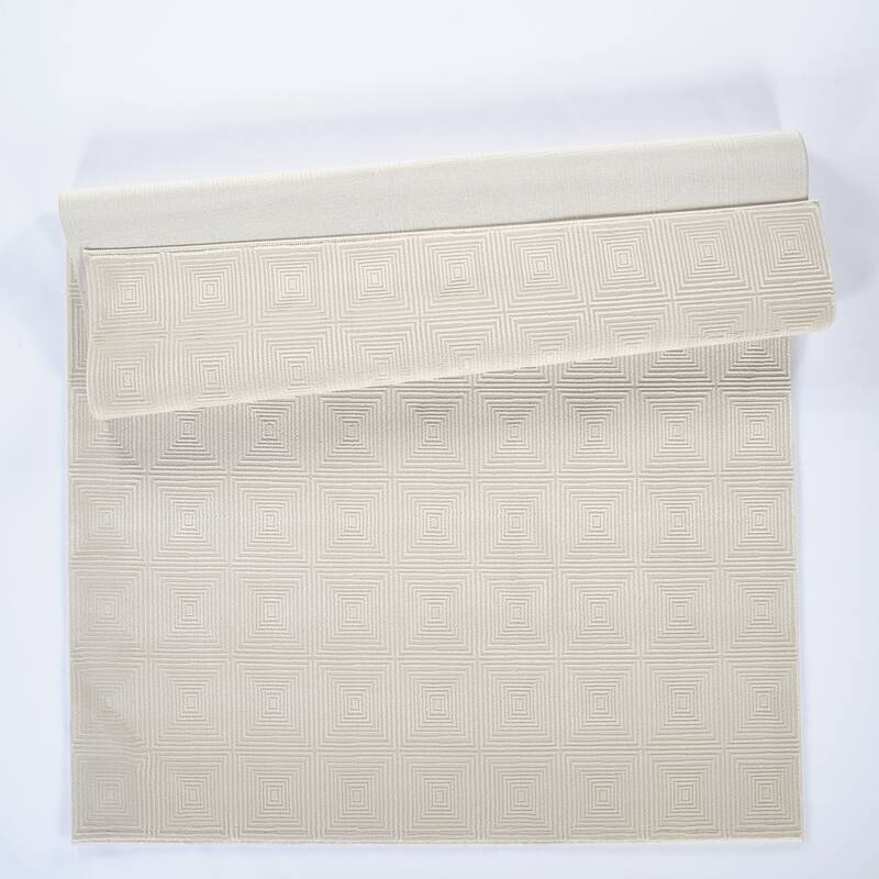 Omari Collection Cream Geometric Traditional Area Rug
