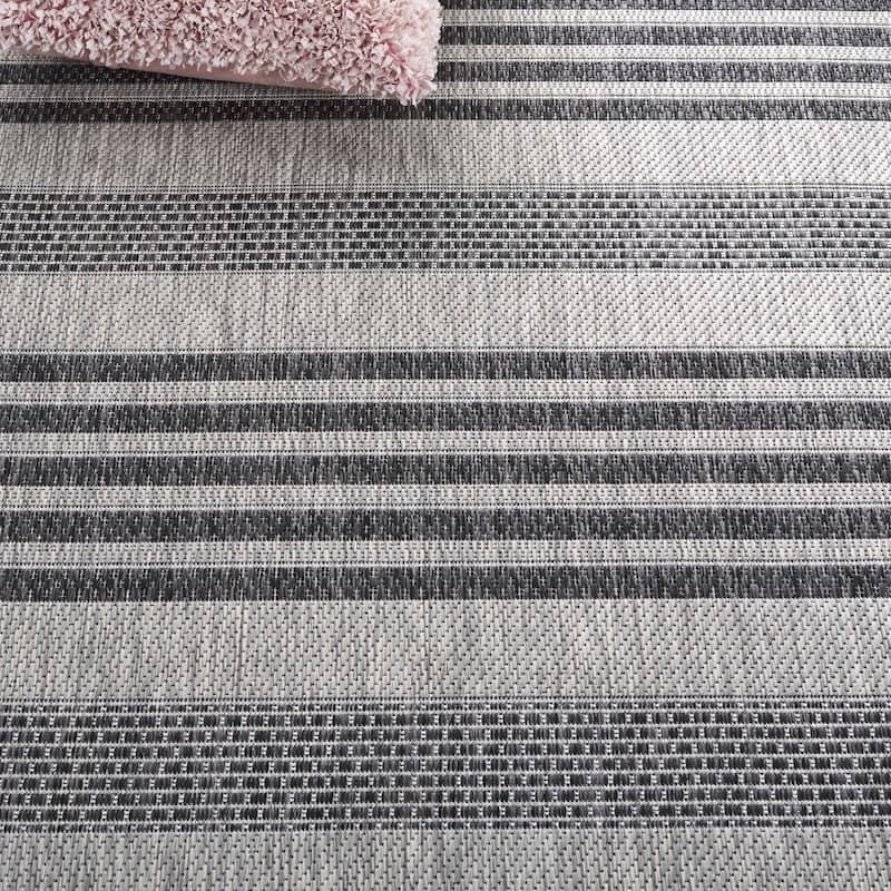 SAFAVIEH Beach House Gritta Transitional Rug