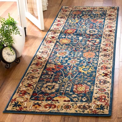 SAFAVIEH Kashan Yahavit Oriental Rug with Fringe