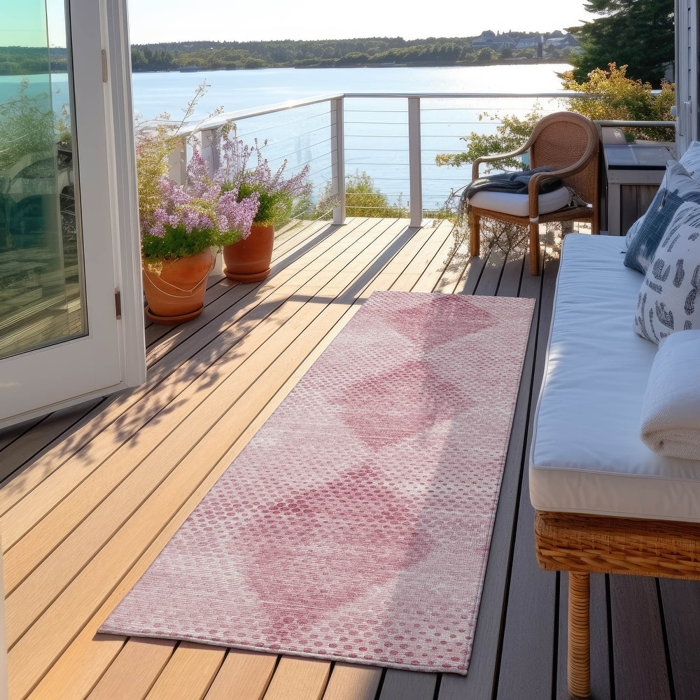 Machine Washable Indoor/ Outdoor Modern Diamonds Chantille Rug
