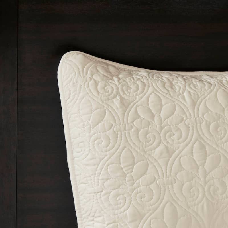 Madison Park Mansfield Reversible Oversized 3-piece Solid Texture Bedspread Quilt Set with Matching Shams