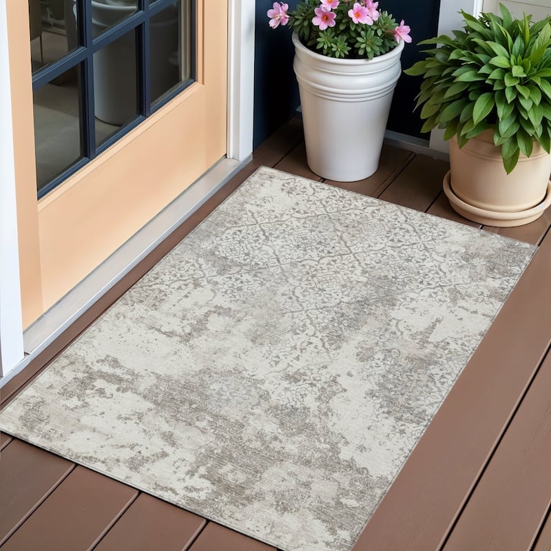 HomeRoots Floral Transitional Rectangle Outdoor Rug - 3' x 5'