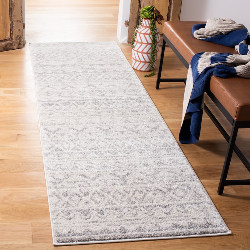 SAFAVIEH Adirondack Hiyam Moroccan Boho Rug - 2'6" x 4' - Ivory/Grey