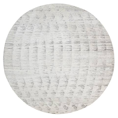 Hand Knotted Ivory Modern and Contemporary with Wool Oriental Rug (9'10" x 9'10") - 9'10" x 9'10"