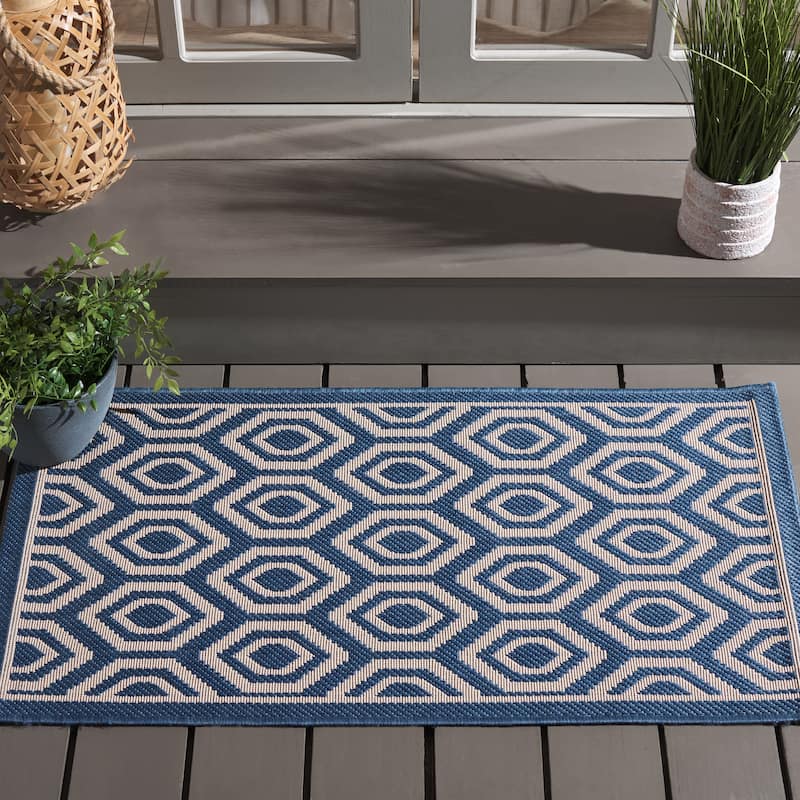 SAFAVIEH Courtyard Carolee Indoor/ Outdoor Patio Backyard Rug