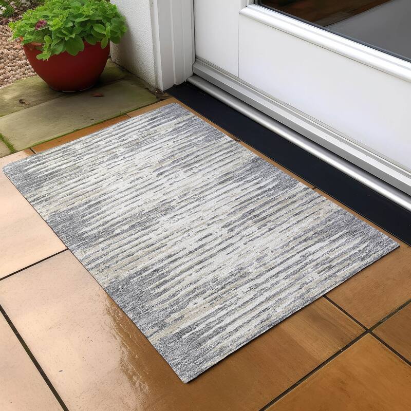 Machine Washable Indoor/ Outdoor Chantille Abstract Ombre Rug - Gray - 1'8" x 2'6"