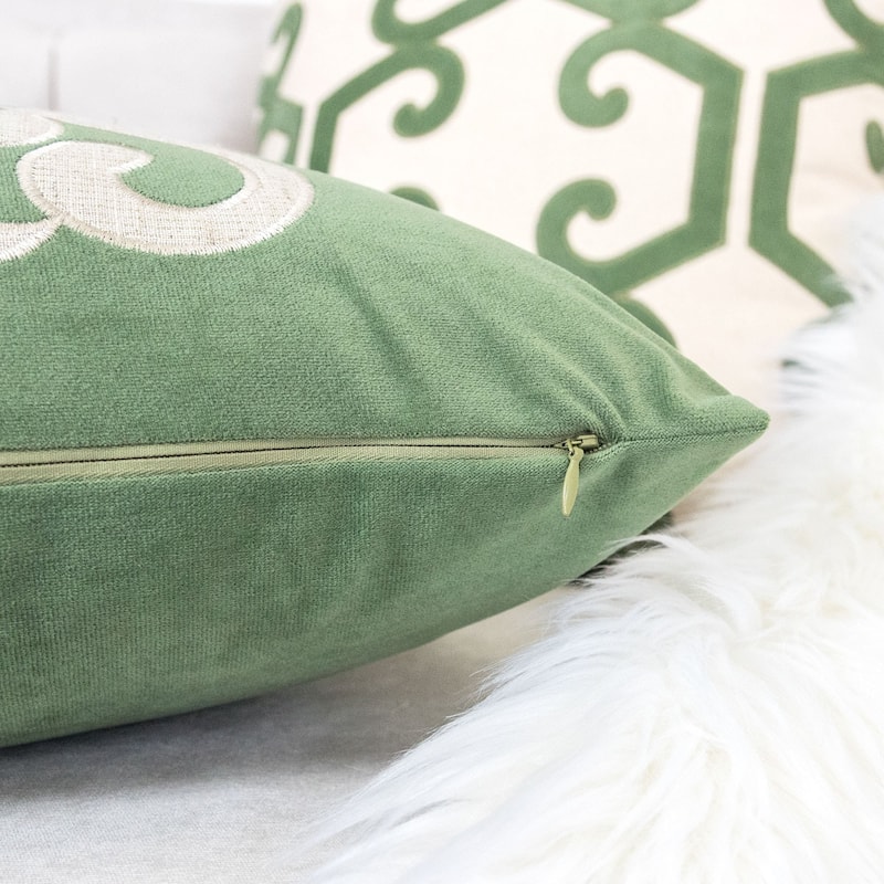 Vintage Vine Throw Pillow Set of 2, 20"x20" Polyester Velvet Cushion Covers with Hidden Zipper