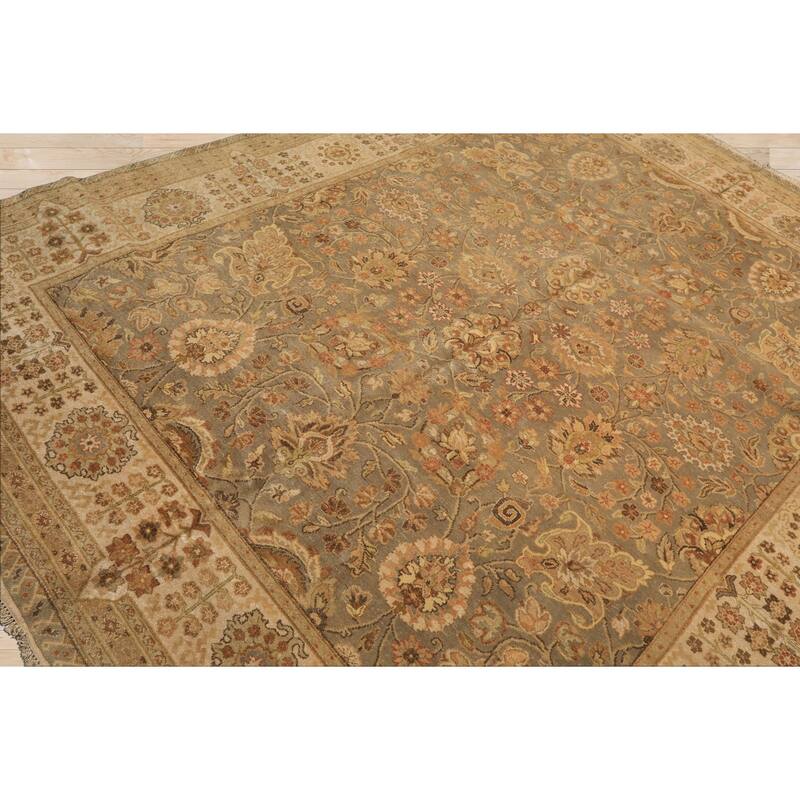7'10''x9'9'' Tibetano Hand Knotted Wool Gray Agra Traditional Rug - 7' 10'' x 9' 9''