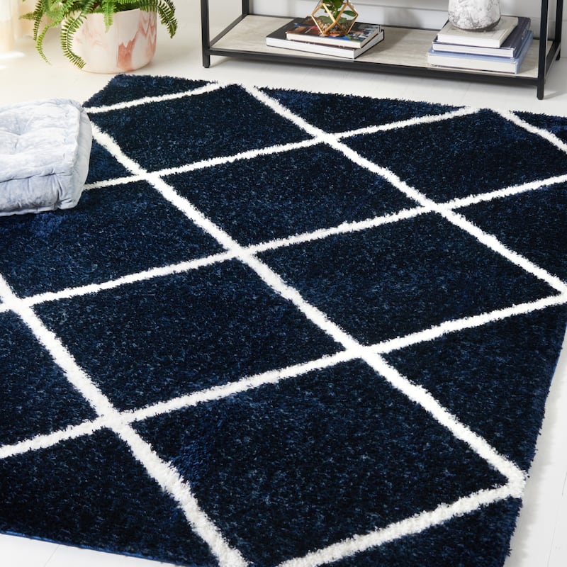 SAFAVIEH Tahoe Shag Emilia Trellis 1.2-inch Thick Rug - 6'7" x 8'7" - Navy/White
