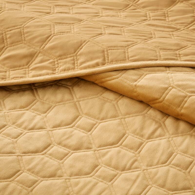 Madison Park Emery 3 Piece Velvet Quilt Set