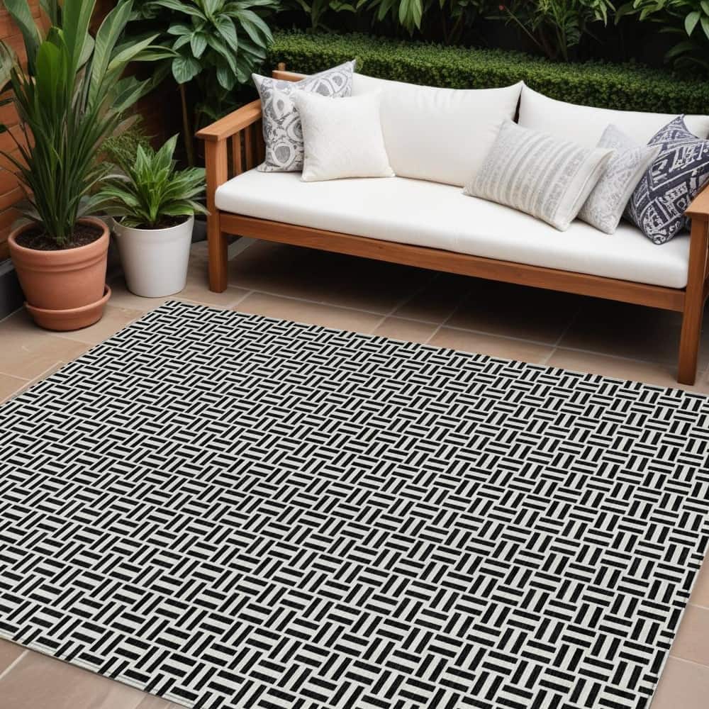 HomeRoots Geometric Transitional Rectangle Outdoor Rug