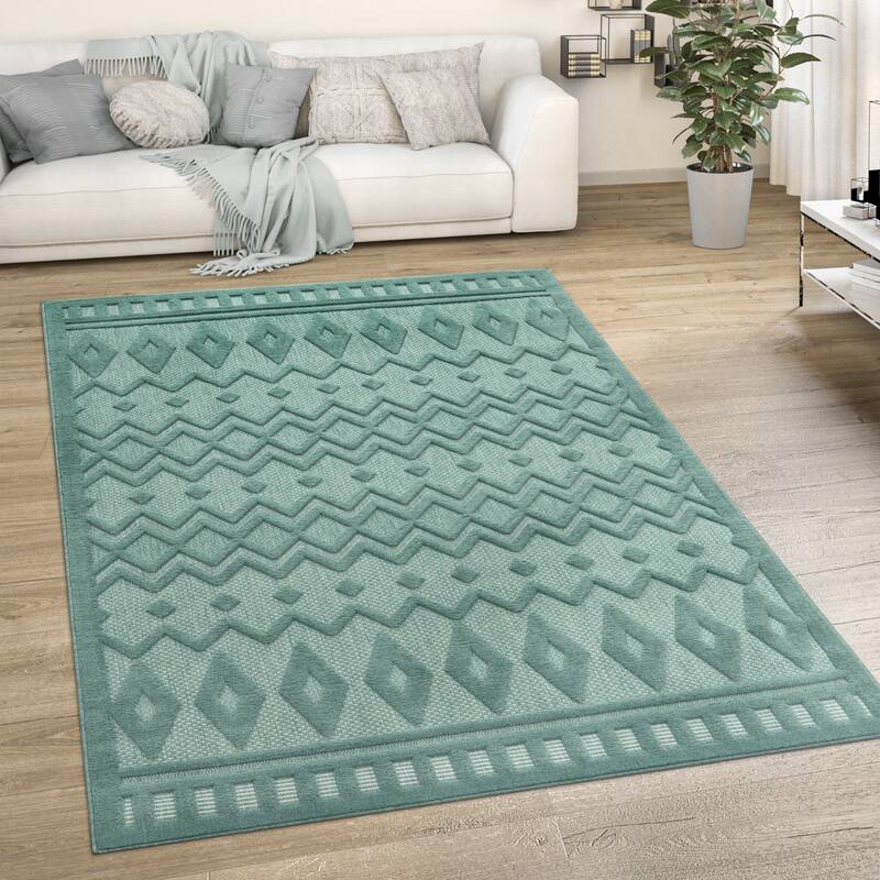 Indoor & Outdoor Rug With Geometric Trellis High-Low Pattern