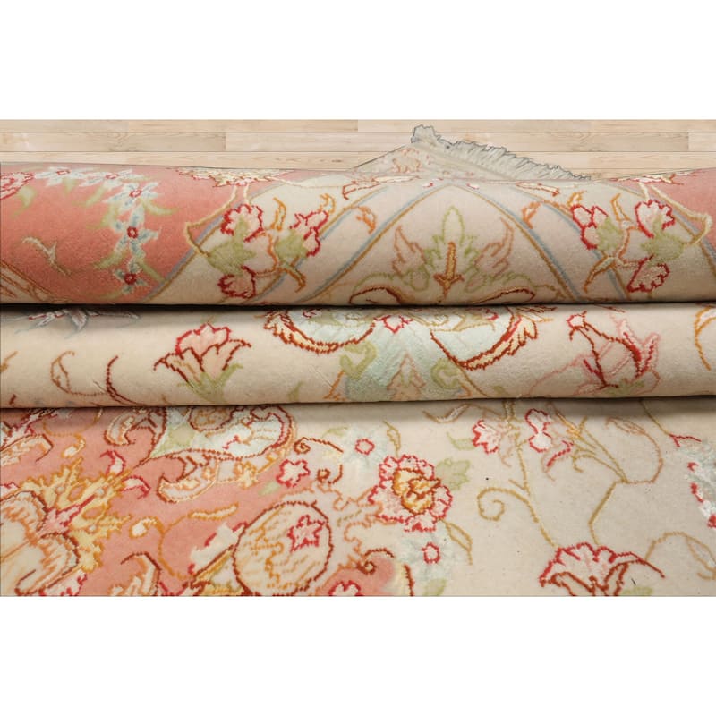 6'7''x9'11'' Hand Knotted Wool Ivory Traditional Rug - 6' 7'' x 9' 11''