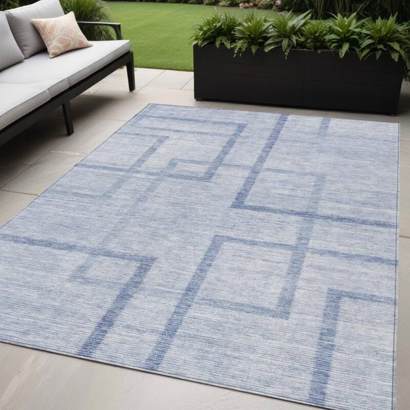 HomeRoots Geometric Transitional Rectangle Outdoor Rug - 5' X 8'