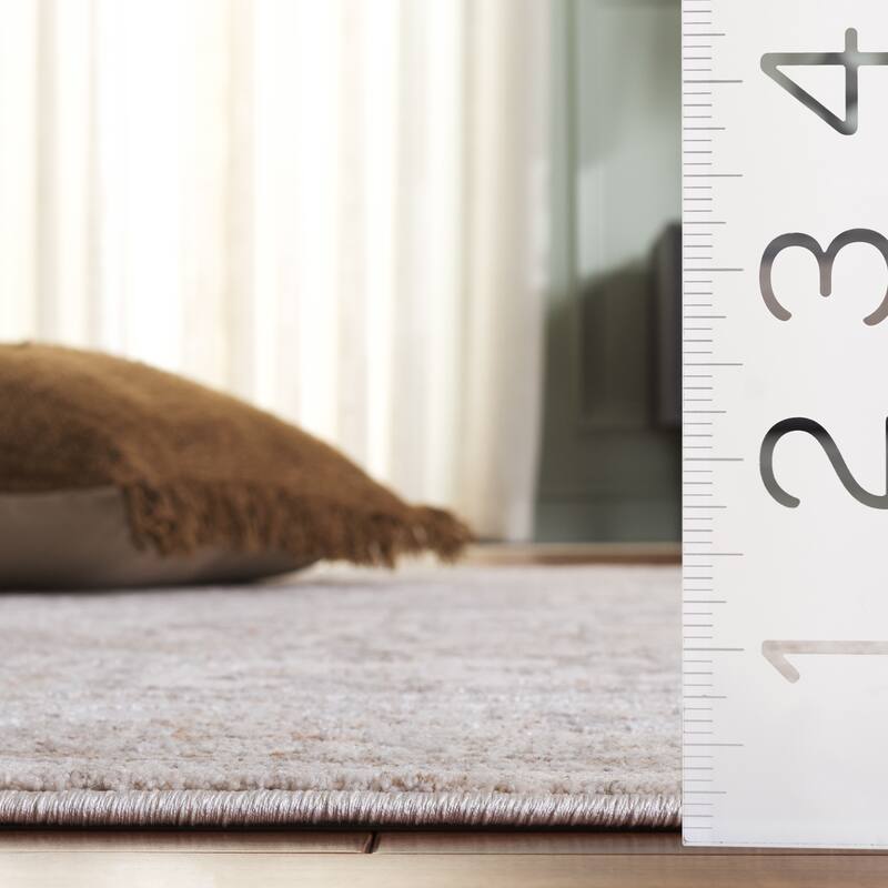 SAFAVIEH Kendal Yuriko Traditional Rug