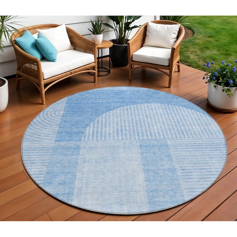 HomeRoots Geometric Transitional Rectangle Outdoor Rug - 8' Round