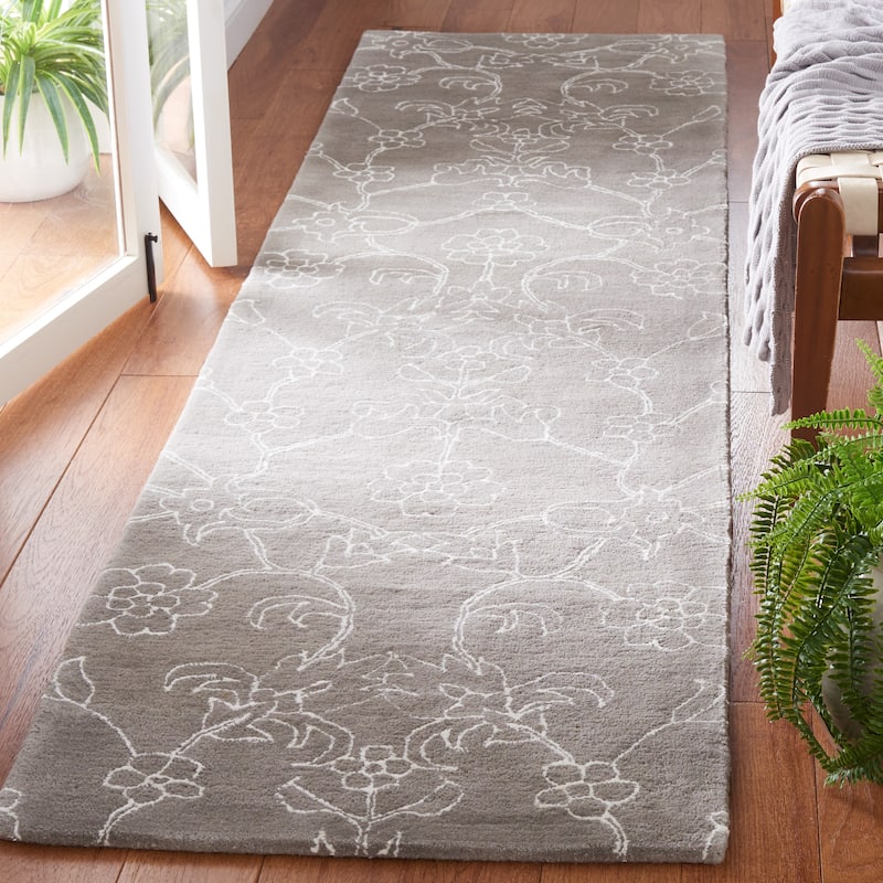 SAFAVIEH Handmade Fifth Avenue Timmie Floral New Zealand Wool - 2' 3" x 9' - Dark Grey/Ivory
