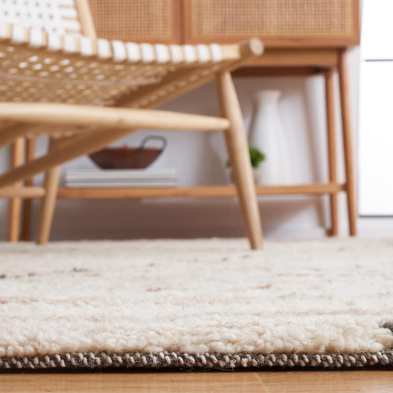 SAFAVIEH Handmade Casablanca Ljiljanka Wool Rug