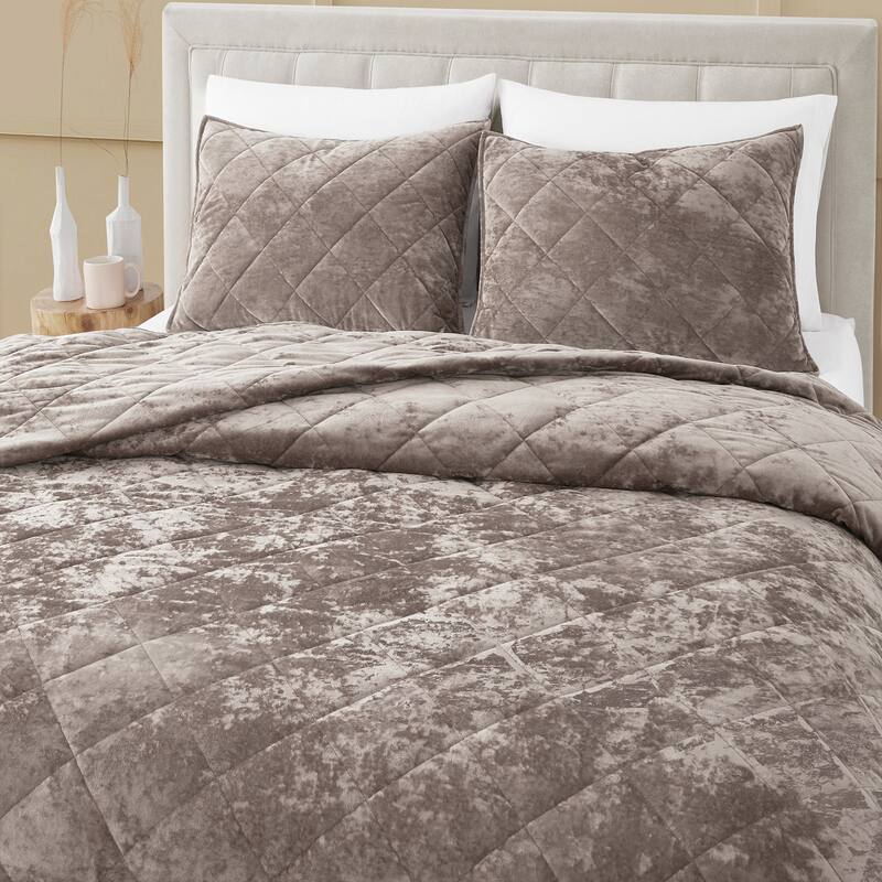 Wonderful Diamond Velvet 3 Piece Quilt Set