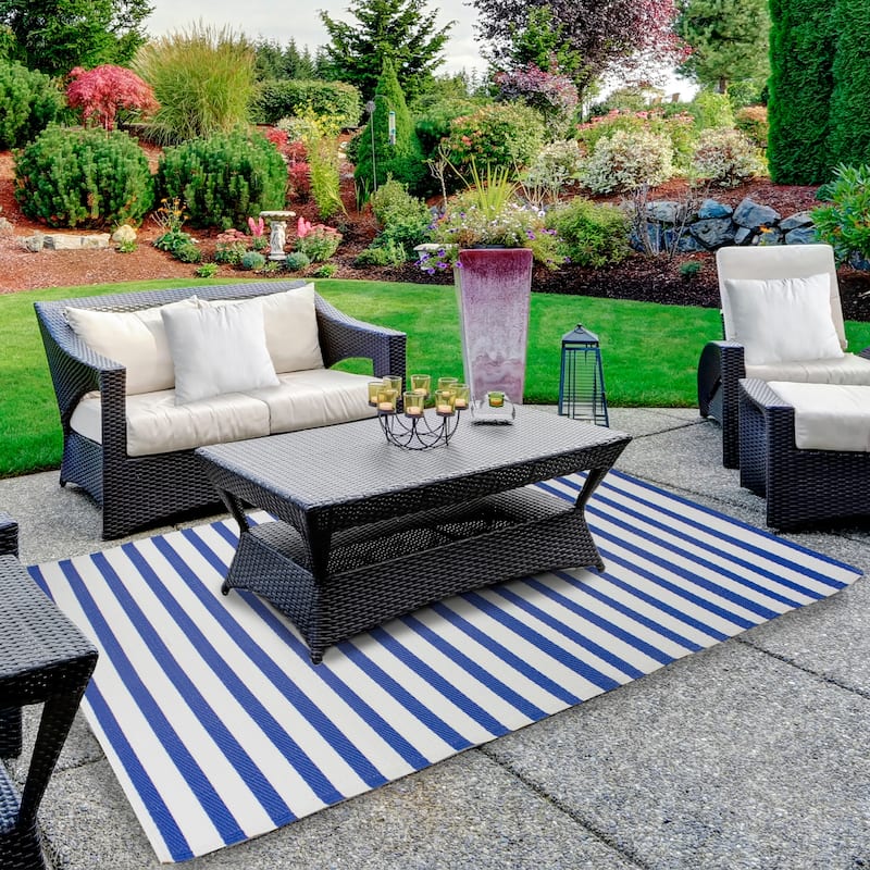 4' x 6' Blue and White Striped Rectangular Outdoor Area Rug - 4' x 6'