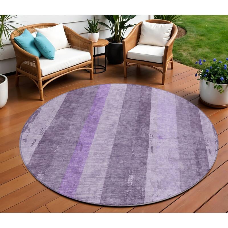 HomeRoots Striped Transitional Rectangle Outdoor Rug - 8' Round