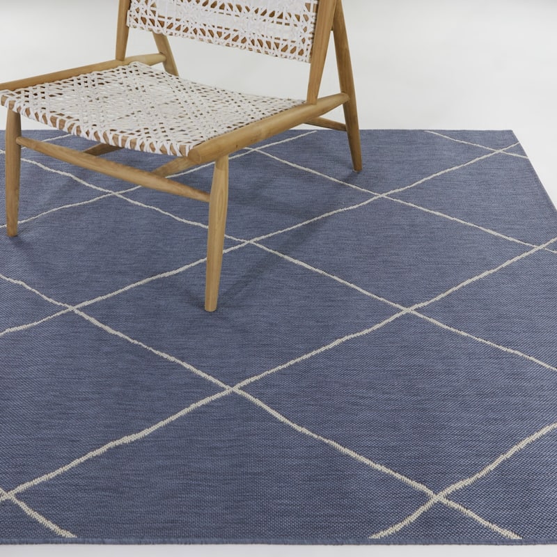 Silas Diamond Trellis Indoor/Outdoor Area Rug